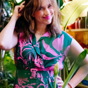 Ewa drapie się po głowie - każdy problem wymaga zastanowienia i strategii biznesowej. Nawet w kobiecym biznesie.